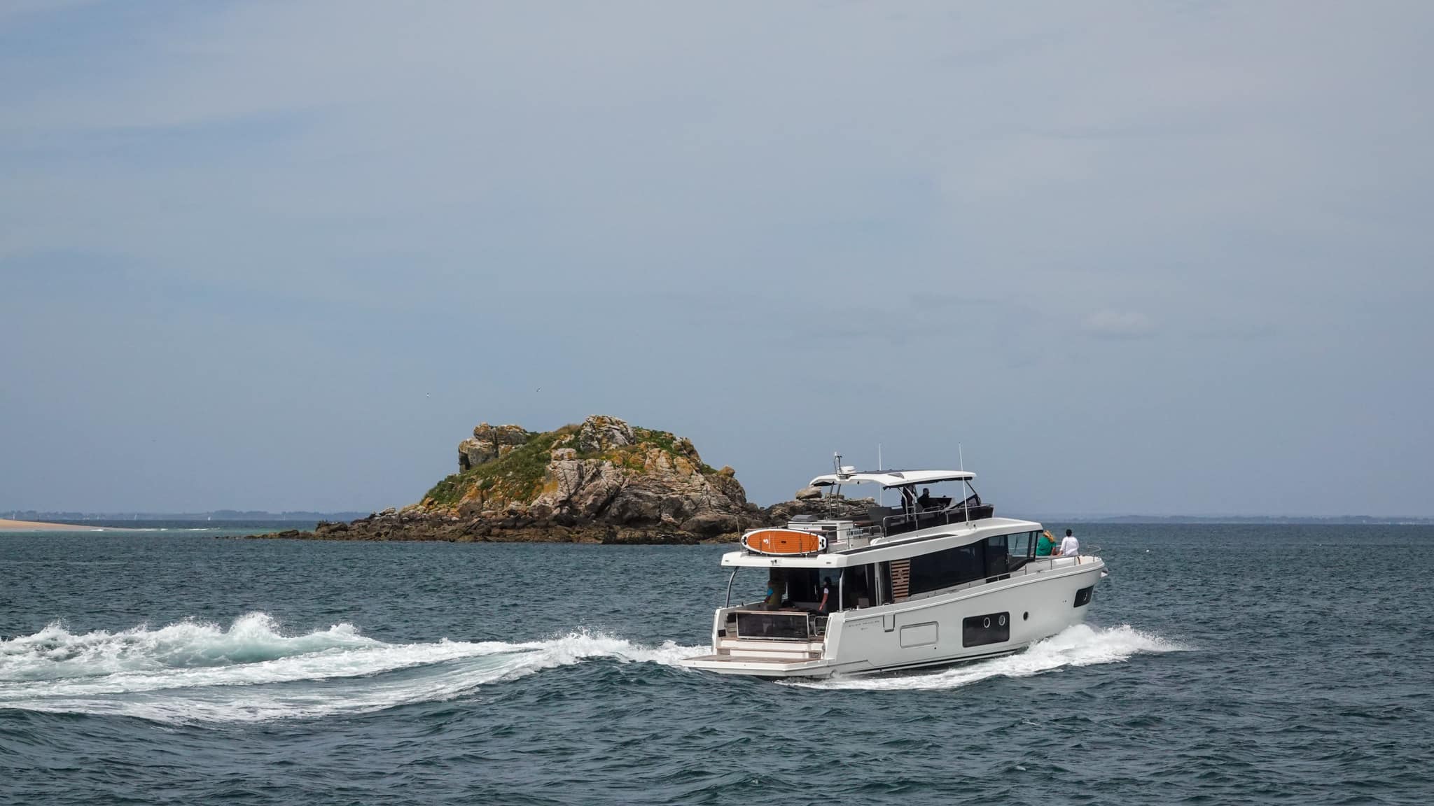 Rendez-vous Trawler By RCMarine